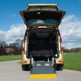 Транспортное средство для инвалидов минивен Ford Tourneo